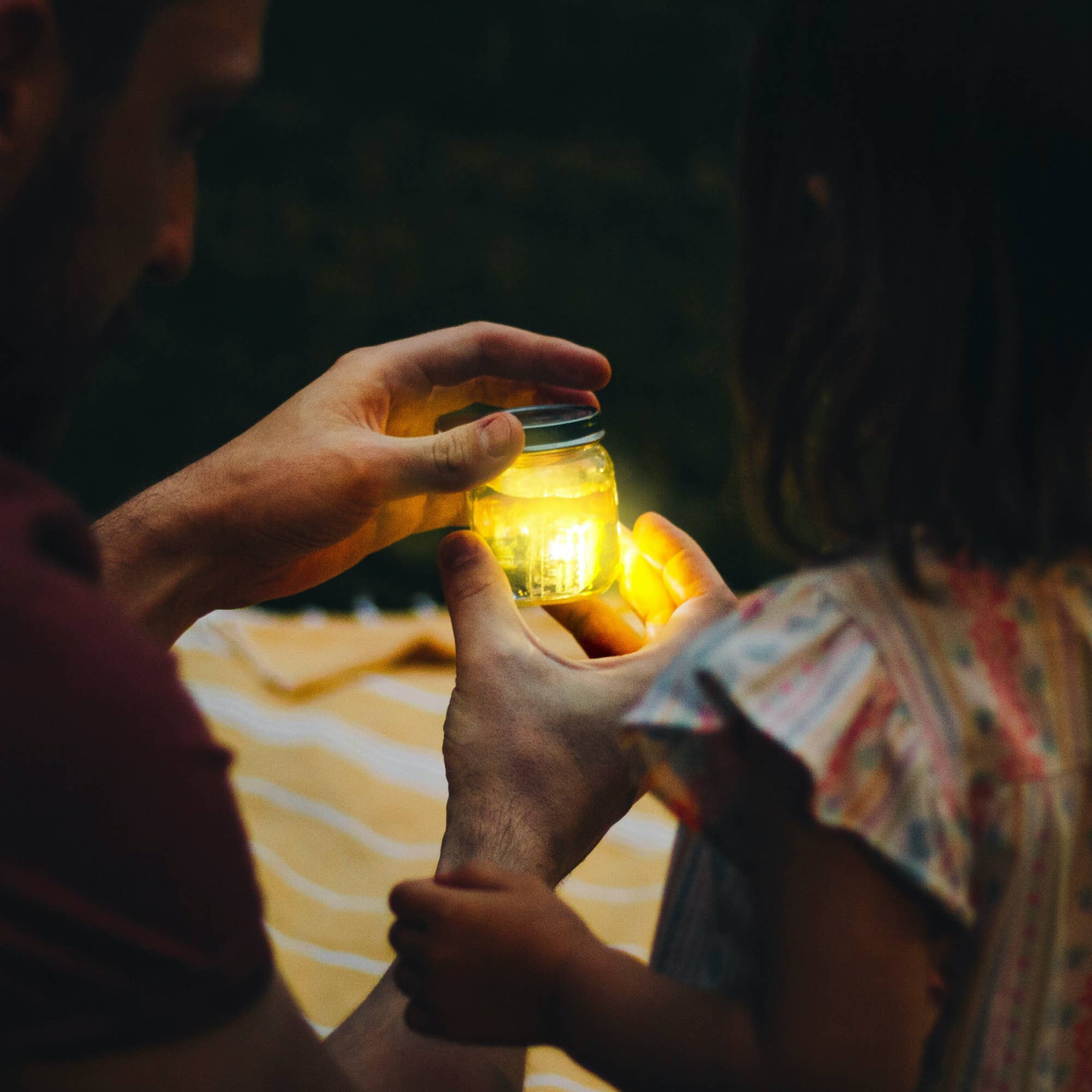 Glo Pals Alex Light-Up Cubes in bath play