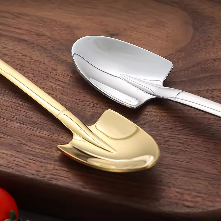 Shovel spoon in silver finish for stirring