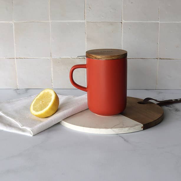 Stoneware Juliet paprika pot with acacia lid top view