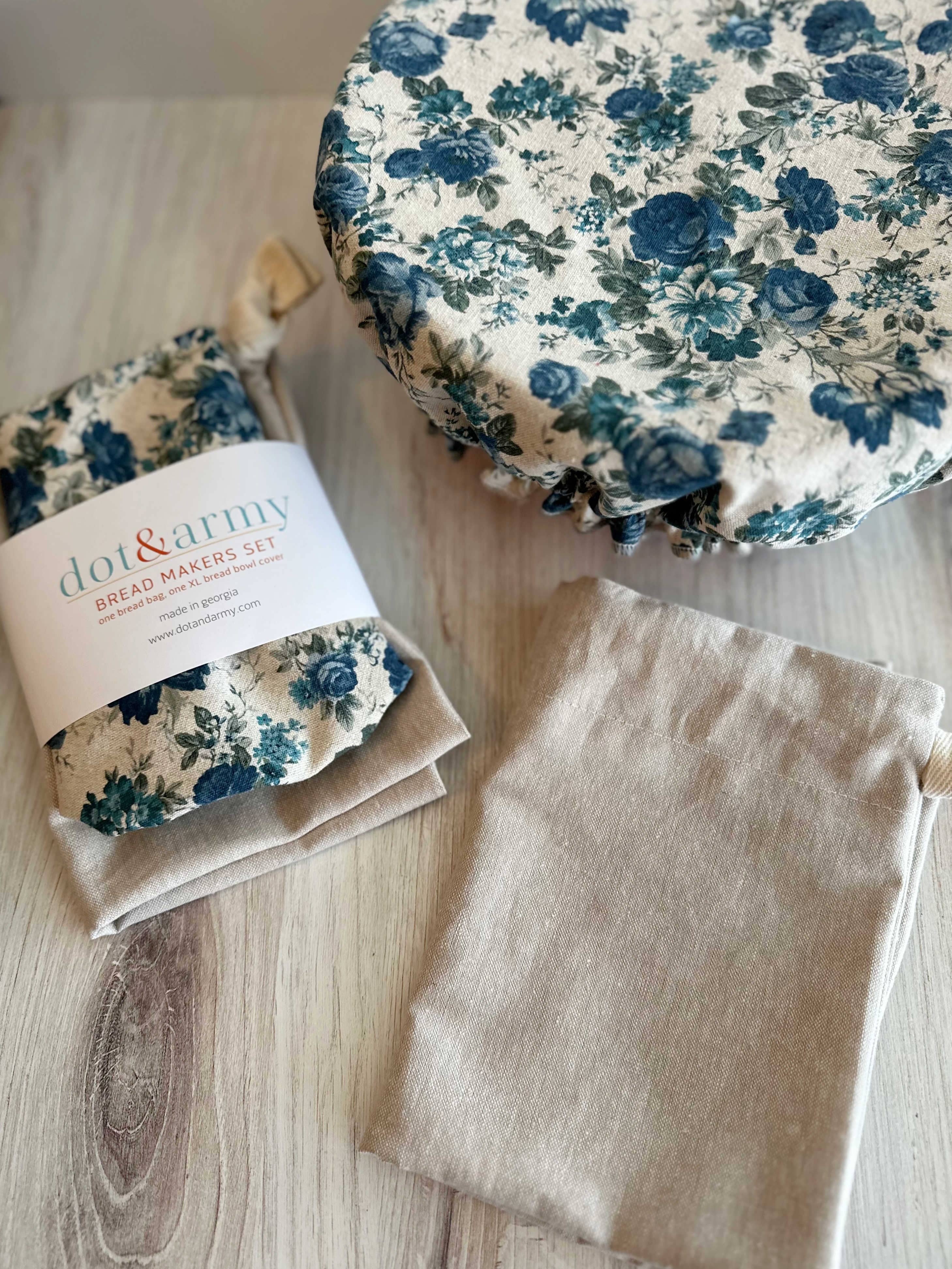 Blue Floral Linen Bread Makers Set close-up detail