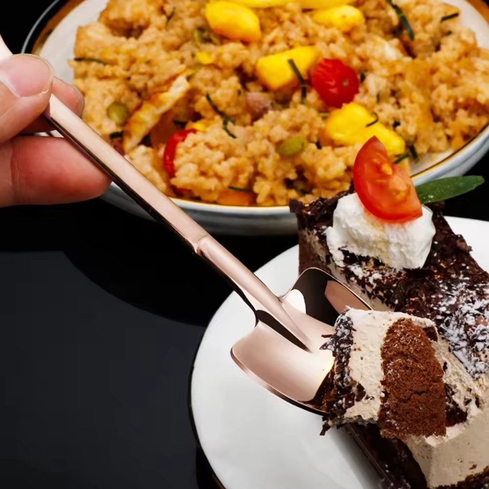 Shovel spoon packaging and presentation view