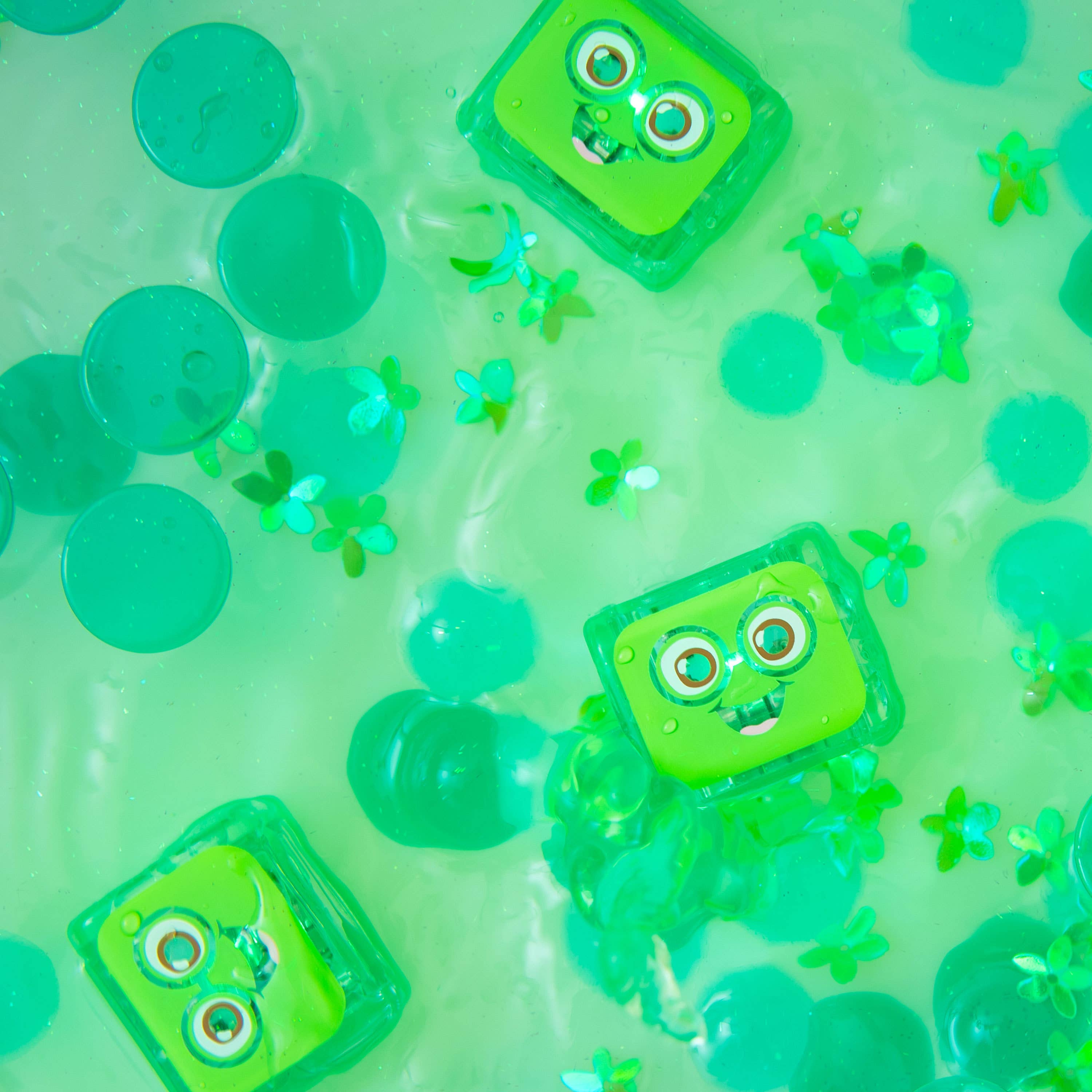 Glo Pals Pippa Light-Up Cubes with character figure
