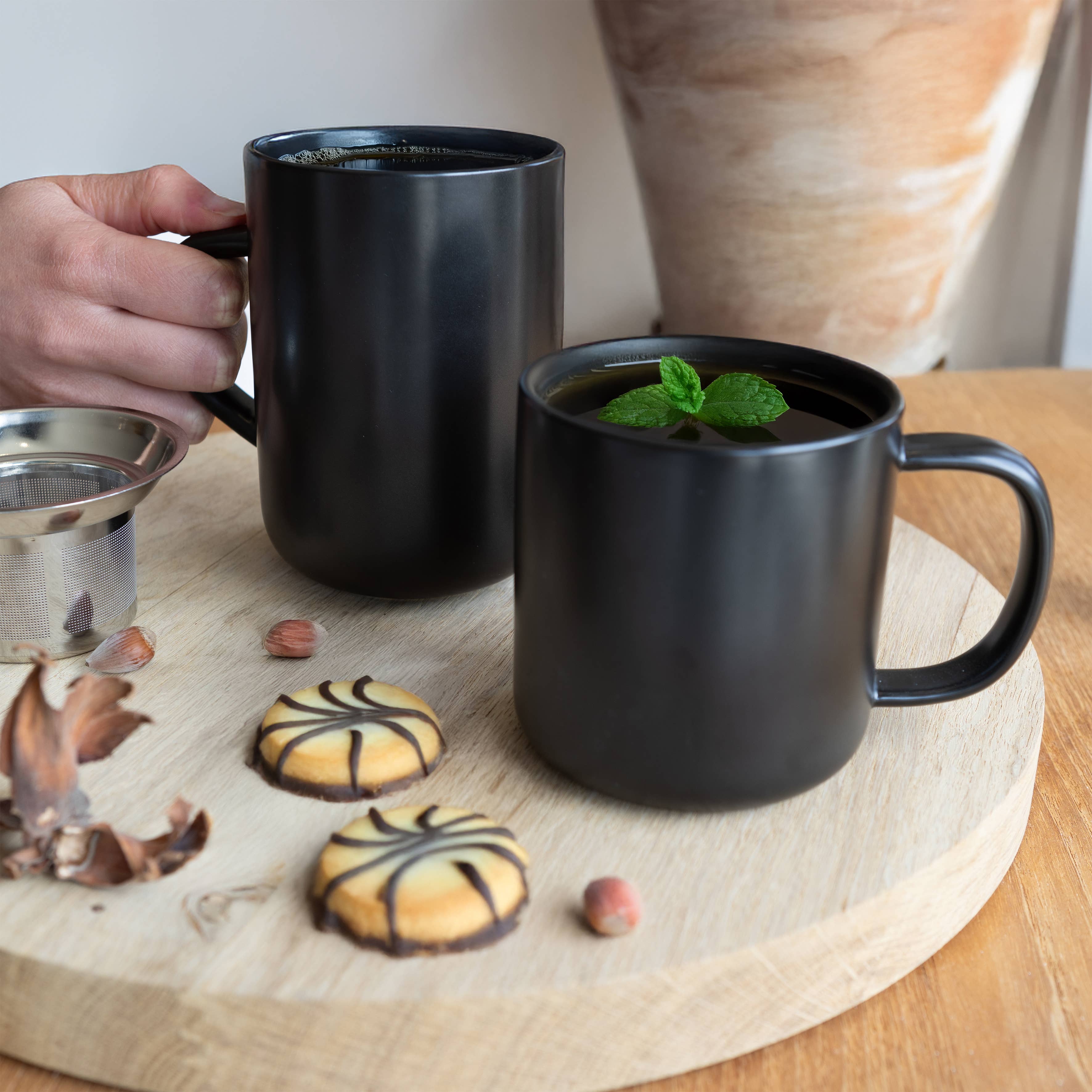 Juliet black stoneware teapot with wooden lid, 475ml