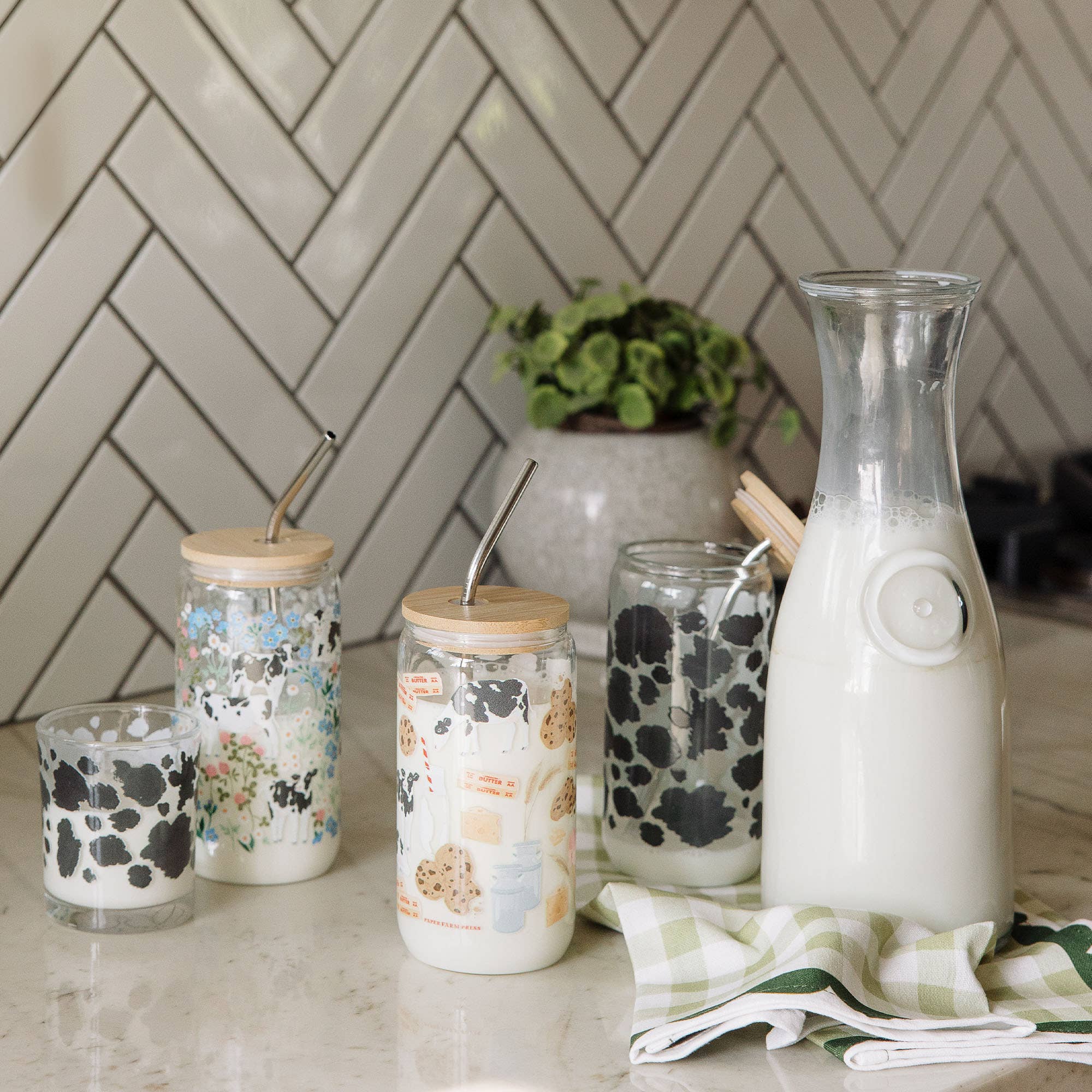 Milk Cows & Flowers Glass Can top-down view