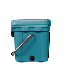 Orca 20 Qt cooler showing lid and latch detail