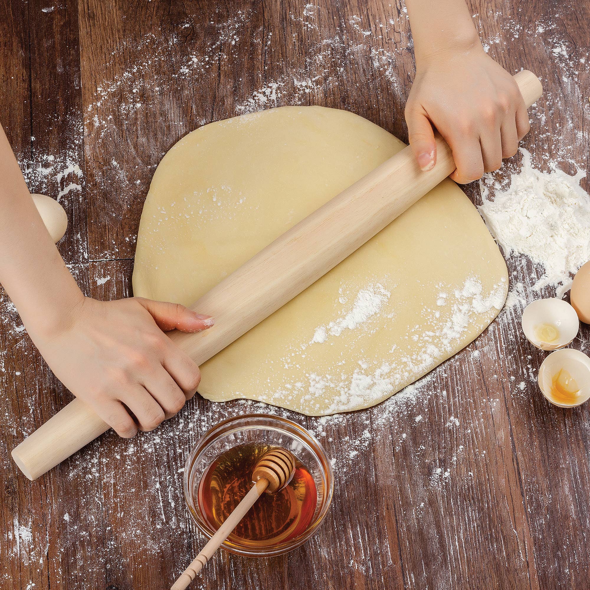 Fox Run 20-inch wood rolling pin detail view