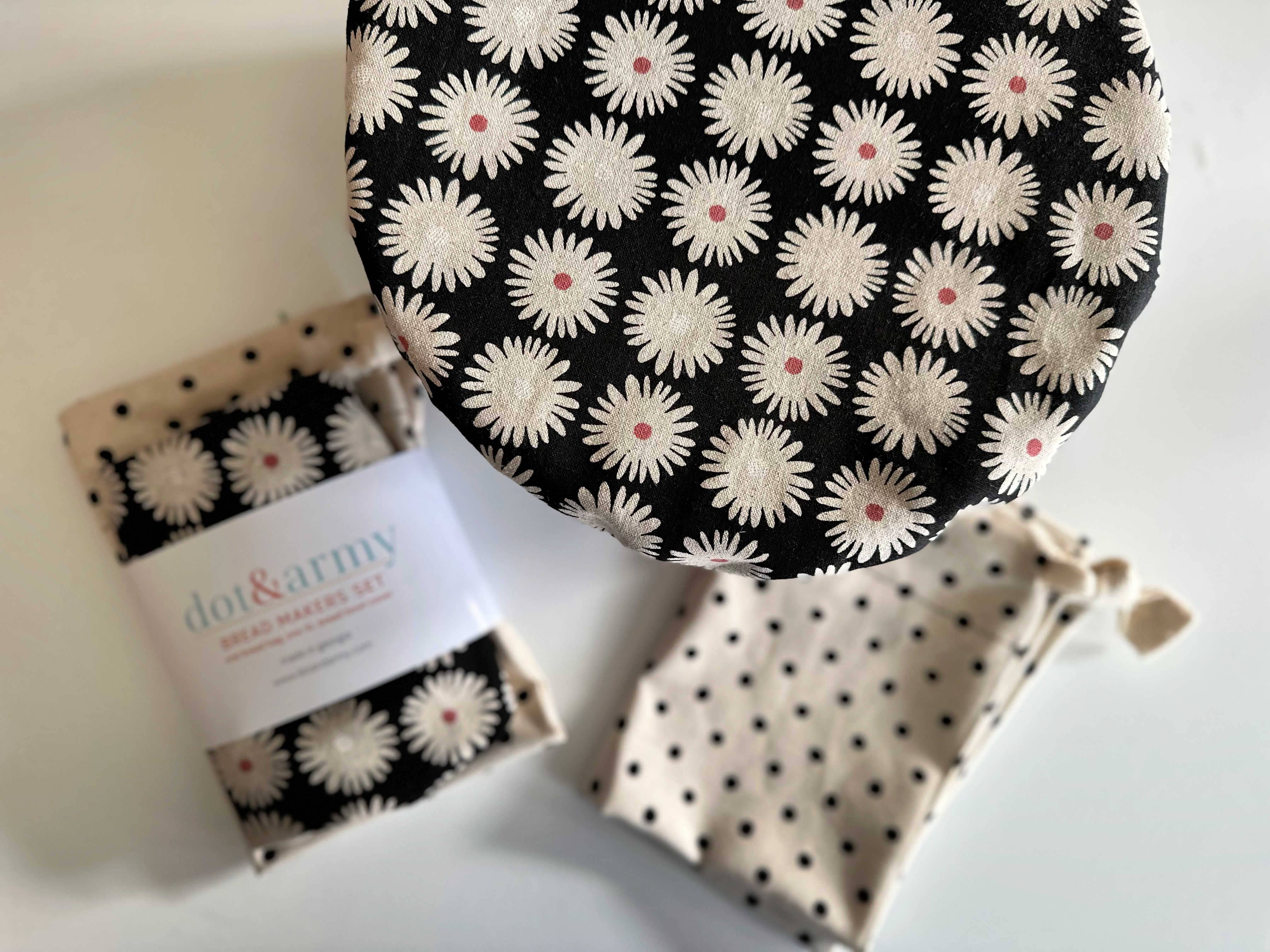 Black Daisy Bread Makers Set bread bag and bowl cover