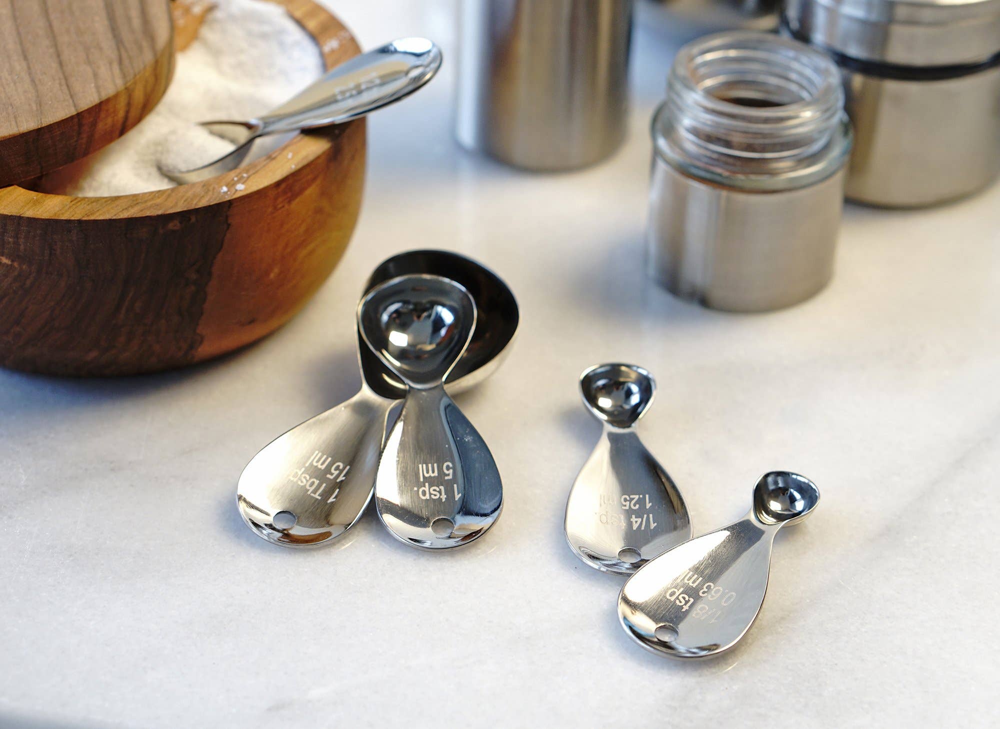 Teardrop measuring spoon set of 5 in use