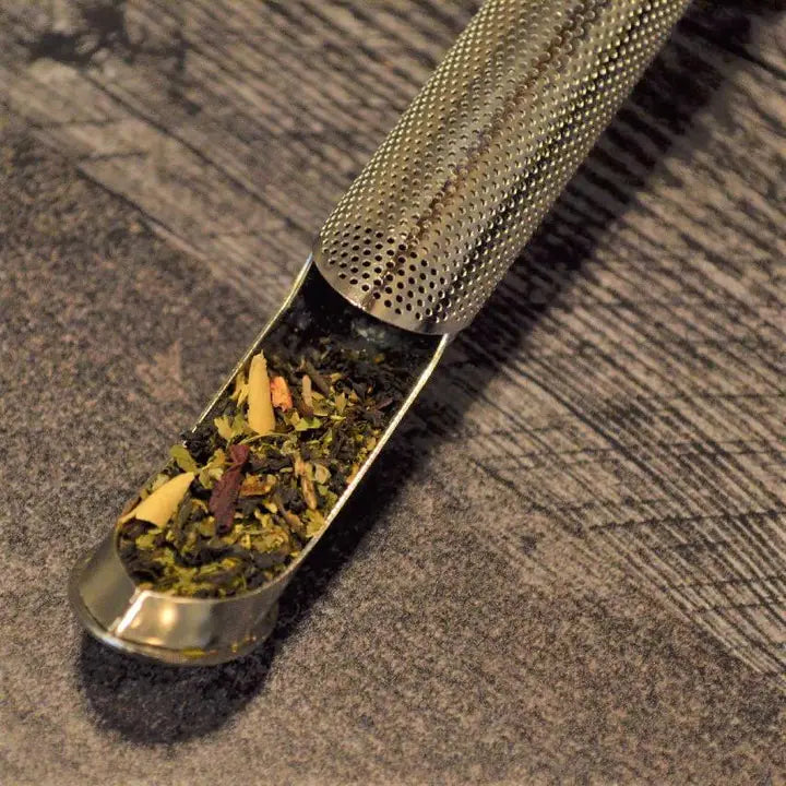 Trishnna yellow gold tube mesh sliding infuser in use