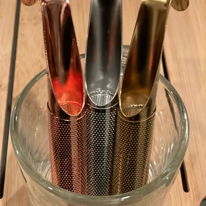 Trishnna yellow gold tube mesh sliding infuser close-up